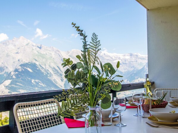 Enjoy a romantic meal on the balcony with a breathtaking mountain view.