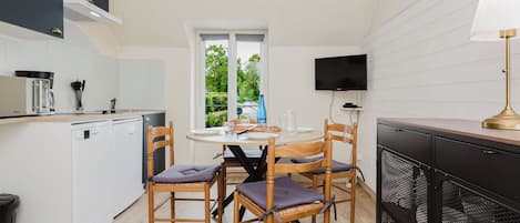 Kühlschrank, Mikrowelle, Ofen, Geschirrspüler