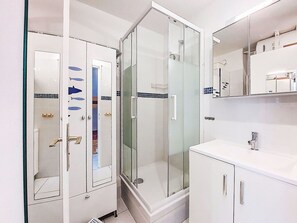 Bathroom - Les Aigues Marines by Interhome (Saint Cyr sur Mer La Madrague)