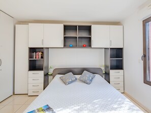 1 habitación, tabla de planchar con plancha y wifi