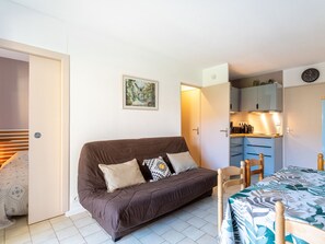 TV - Saint James by Interhome (Le Lavandou)
