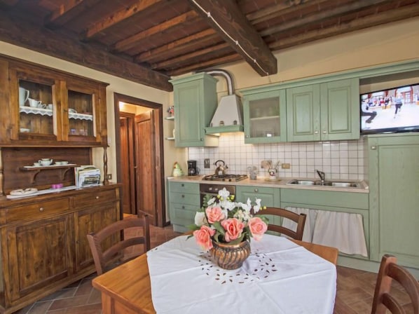 Kühlschrank, Ofen, Geschirrspüler, Kochgeschirr/Geschirr/Besteck