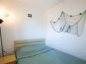 1 bedroom, iron/ironing board, internet