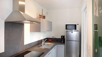 Réfrigérateur, micro-ondes, four, lave-vaisselle