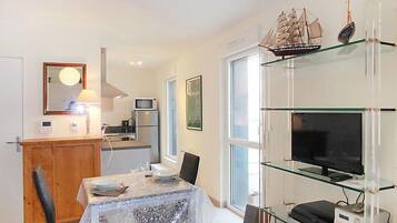 Réfrigérateur, micro-ondes, four, lave-vaisselle