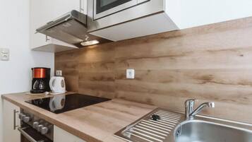 Kühlschrank, Mikrowelle, Ofen, Toaster