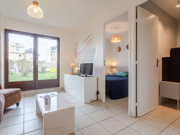 1 bedroom, iron/ironing board