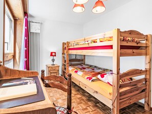 2 chambres, bureau, accès à Internet