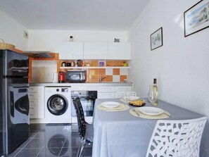 Fridge, microwave, oven, cookware/dishes/utensils