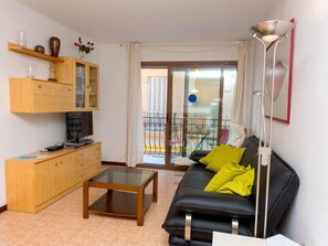 TV, DVD player - Primer de Maig by Interhome (Sitges)