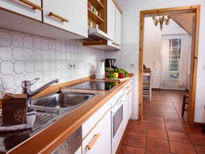 KĂŒhlschrank, Mikrowelle, Ofen, GeschirrspĂŒler