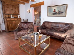 Fernseher, Kamin, DVD-Player