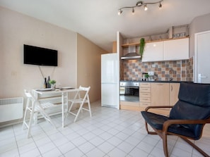 Fridge, oven, dishwasher, toaster