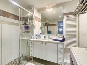 Bathroom - Le 4 Mats by Interhome (Fréjus)