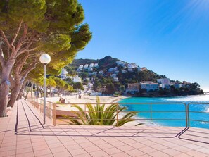 Beach nearby - Velazquez by Interhome (Roses)