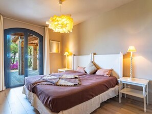 3 chambres, bureau, fer et planche à repasser, accès Internet