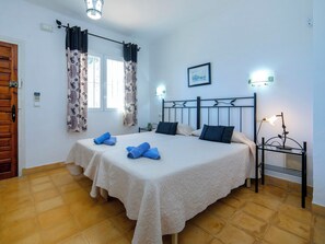 3 chambres, fer et planche à repasser, accès à Internet (gratuit)