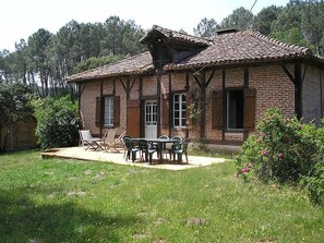 Outdoor dining - Hollebarde by Interhome (Léon)