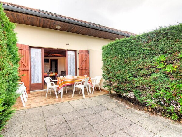 تناول الطعام بالخارج