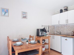 Fridge, oven, toaster, cookware/dishes/utensils - L'Enclave I et J by Interhome (Les Contamines)