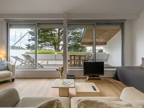 Flat-screen TV - PLEIN SUD by Interhome (La Trinité Sur Mer)