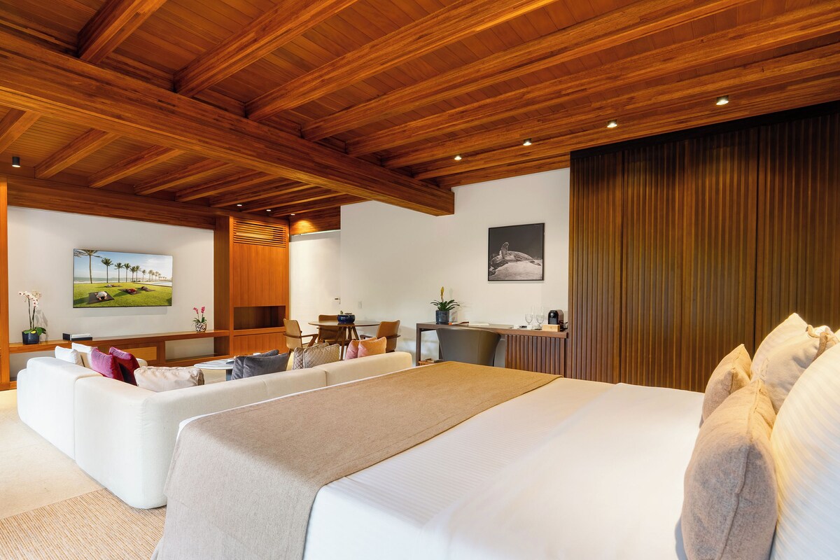 Suite Deluxe | Living area | 42-inch Smart TV with cable channels, TV, table football