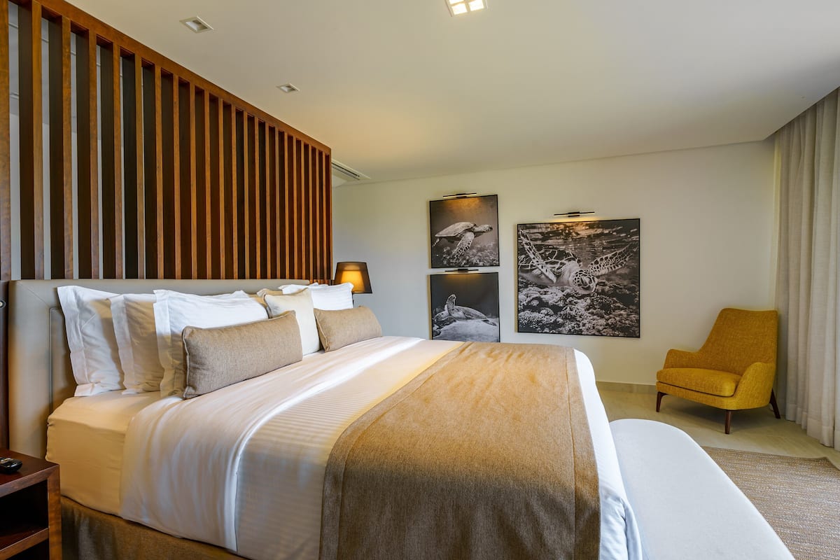 Luxury Suite, Patio, Golf View | 2 bedrooms, Egyptian cotton sheets, premium bedding, pillowtop beds