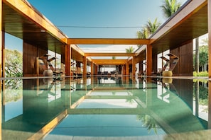 2 outdoor pools, an infinity pool, free pool cabanas, pool umbrellas