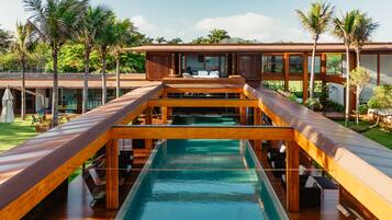 2 outdoor pools, an infinity pool, free pool cabanas, pool umbrellas