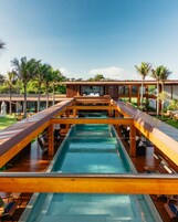 2 outdoor pools, an infinity pool, free cabanas, pool umbrellas
