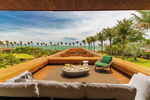 Suite – president, 2 soverom, spabadekar, strandutsikt | Utsikt mot strand/hav