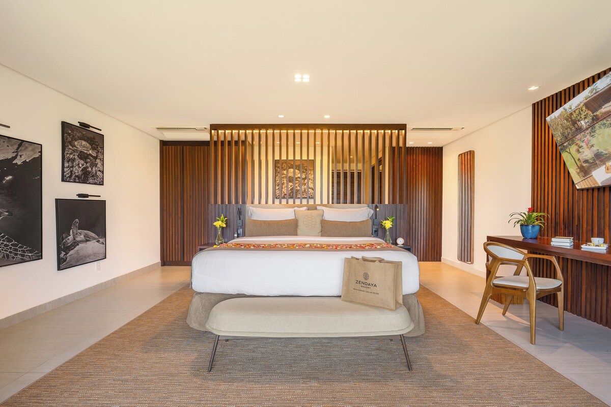 Deluxe Golf View | Egyptian cotton sheets, premium bedding, pillowtop beds, minibar