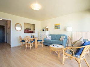 TV - Les Albatros by Interhome (Quiberon)