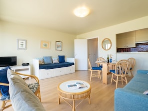 TV - Les Albatros by Interhome (Quiberon)