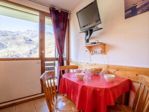Dining - Sarvan 208 by Interhome (Les Menuires)