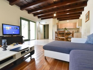 TV - Mate Ceko by Interhome (Zadar/Sukošan)