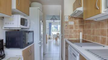 Réfrigérateur, micro-ondes, four, lave-vaisselle