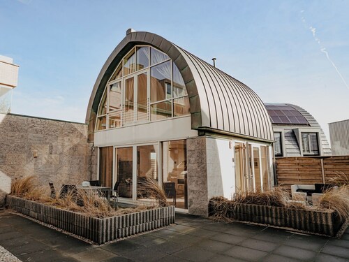 De Zeeparel by Interhome
