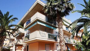 Unclassified image, 3 of 26, button - Troiani by Interhome (San Benedetto del Tronto)
