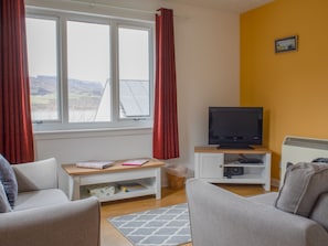 TV, DVD player - Alan's House by Interhome (North Skye)