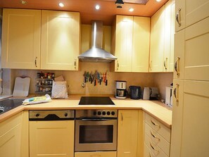 Kühlschrank, Mikrowelle, Ofen, Geschirrspüler