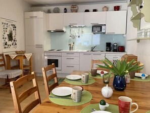 ثلاجة، ميكروويف، فرن، غسالة أطباق