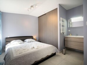 5 chambres, bureau, accès à Internet