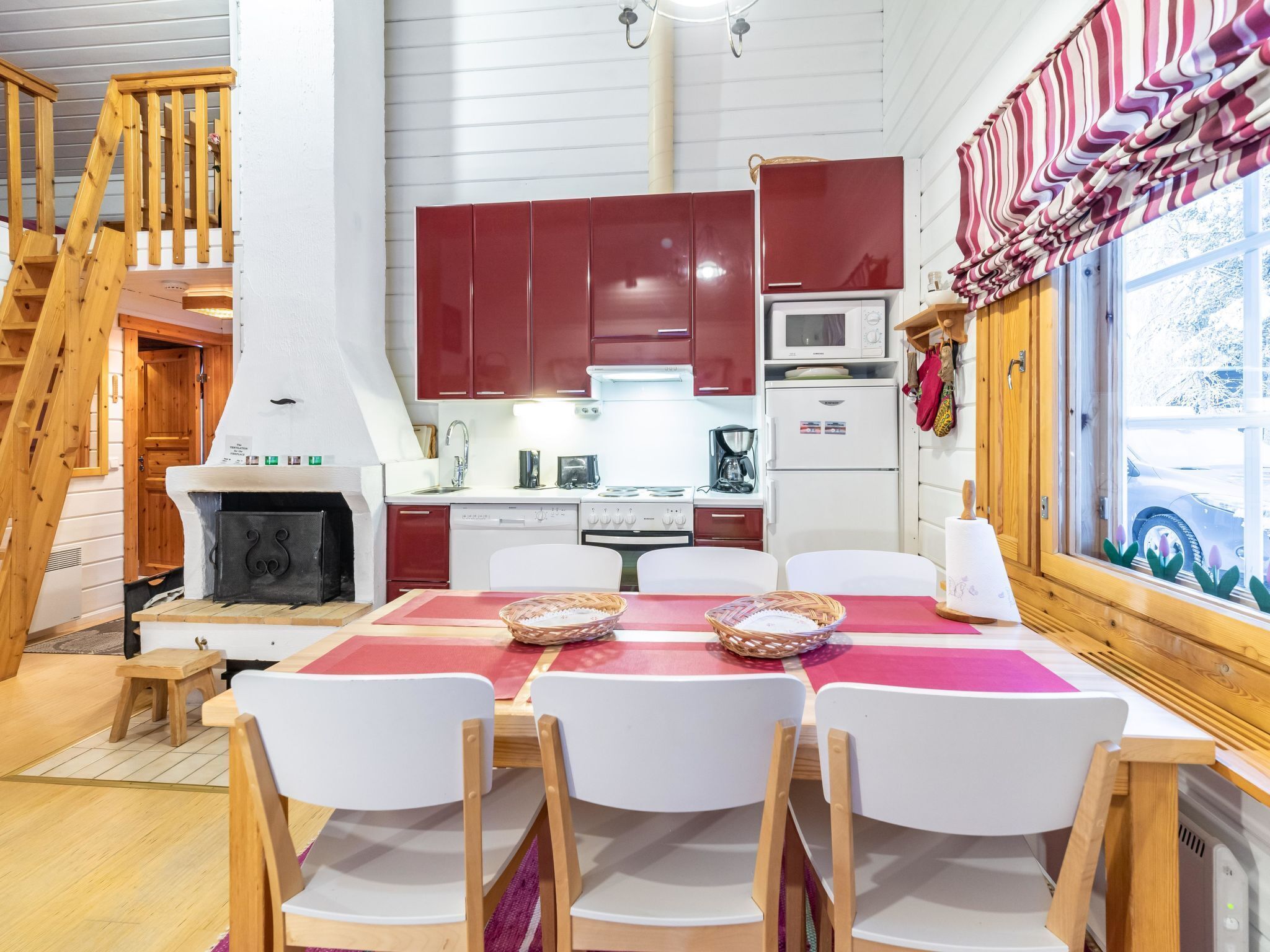 Fridge, microwave, dishwasher, cookware/dishes/utensils