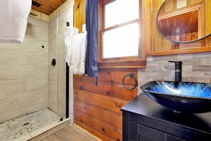 Huisje, meerdere bedden, hot tub, uitzicht op bergen (106) | Badkamer | Designer toiletartikelen, handdoeken, toiletpapier