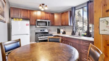 Ferienhütte, Mehrere Betten, Whirlpool, Bergblick (107) | Eigene Küche | Wasserkocher mit Kaffee-/Teezubehör