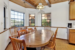 Cabin, Multiple Beds, Patio, Mountain View (112) | Dining