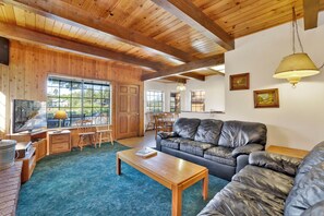 Living area - Breezy ONE #112 (Big Bear Lake)