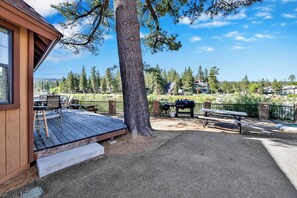 Outdoor dining - Breezy ONE #112 (Big Bear Lake)