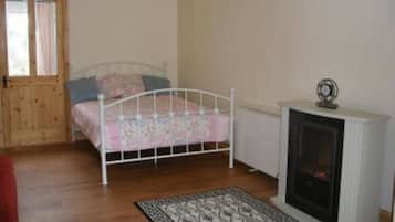 1 bedroom, iron/ironing board, bed sheets